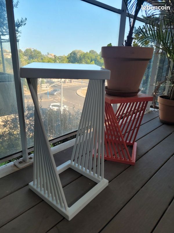 Table (image 1)