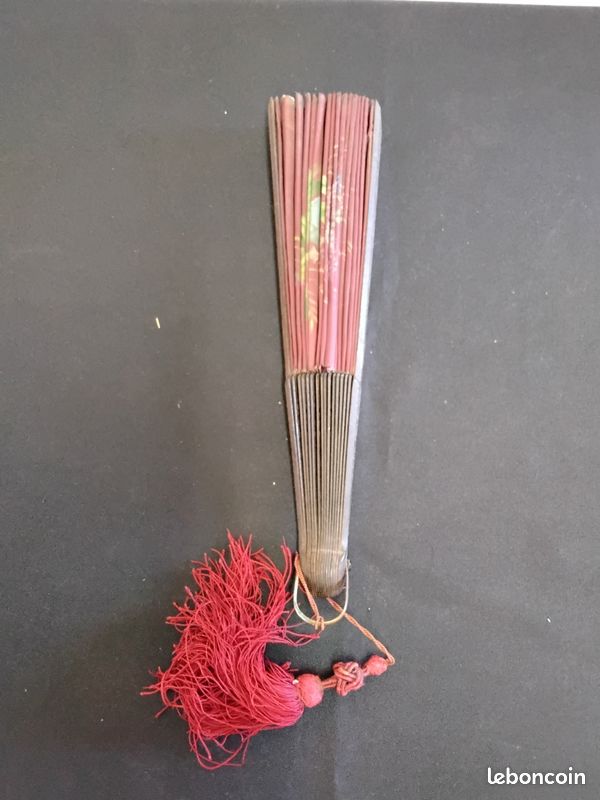 Éventail ancien en soie rouge bordeaux (image 17)
