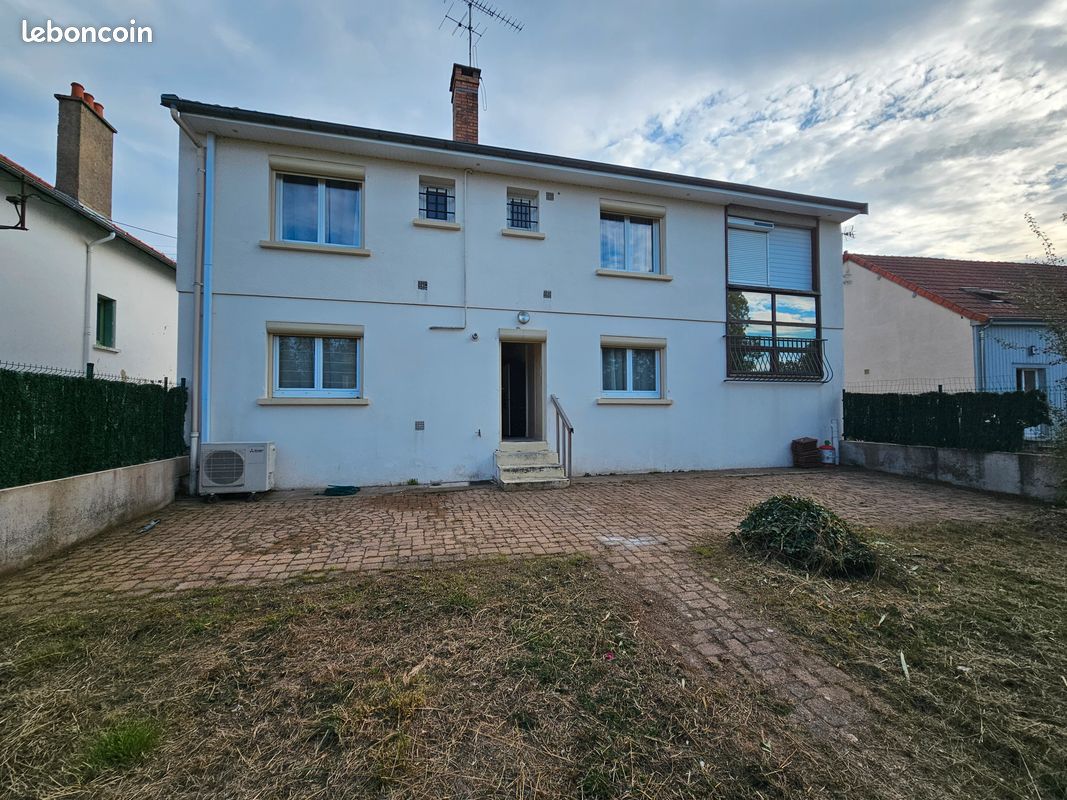 Maison 7 pièces 135 m² · à Saint-Éloy-les-Mines · 135 m² · 162 000 €