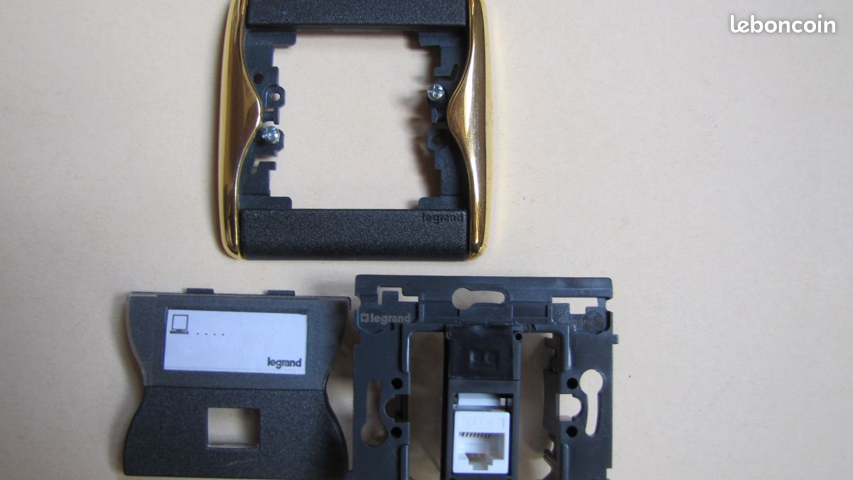 Legrand 84340, 84337, 84342 - Prise RJ45 CAT. 6 Sagane Xélio Or Graphimat (image 1)