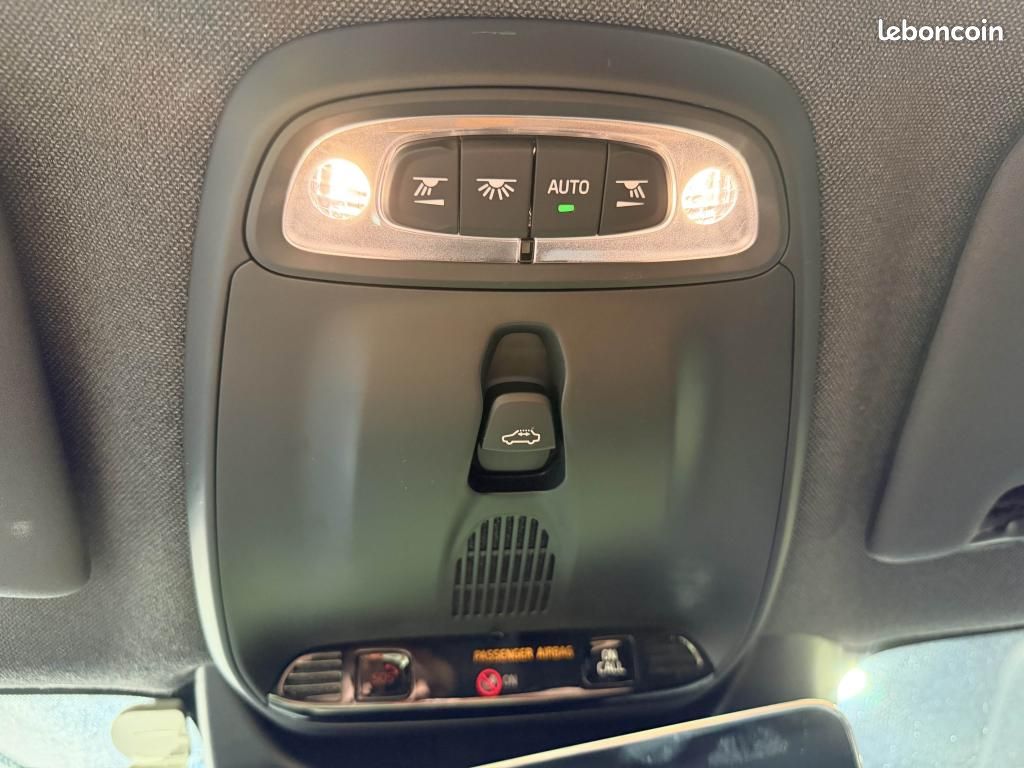 VOLVO XC40 D4 AWD 190 ch Geartronic R-Design- Toit ouvrant- Harman/Kardon- Keyless (image 32)