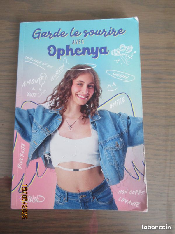 Livre pour Ados GARDE LE SOURIRE AVEC OPHENIA (image 1)