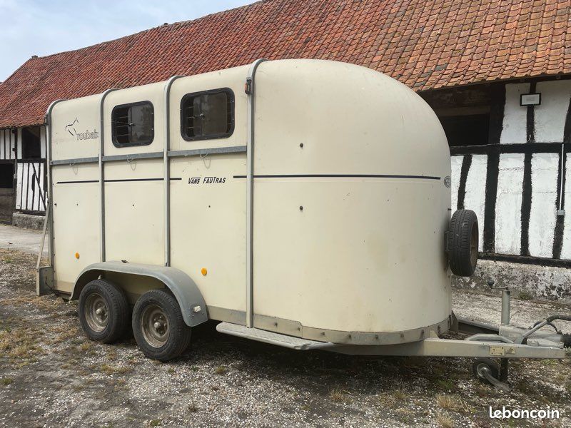 Horses Van Fautras Oblic Van Fautras Oblic Équipement Auto - Main Image