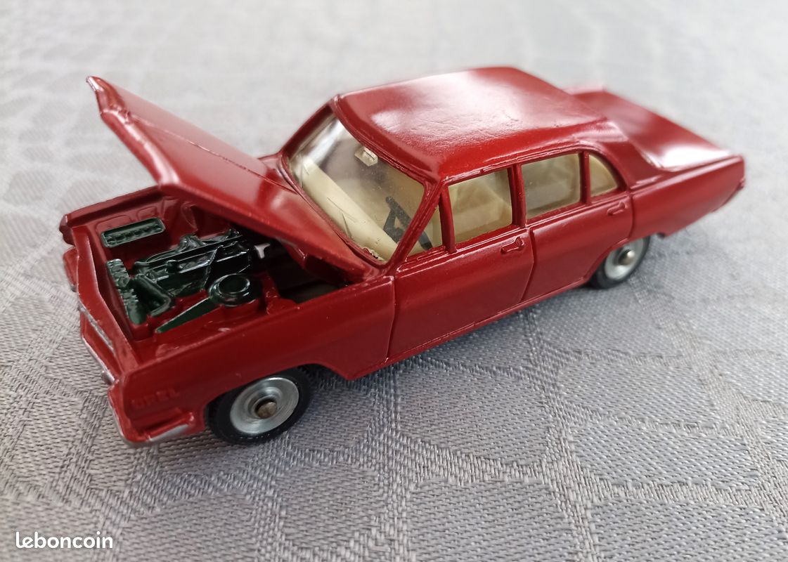 Dinky Toys Opel Admiral Rouge – Mecanno Triang – Miniature Ancienne Sans Boîte