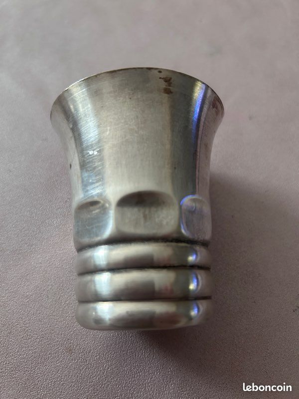 Gobelet en métal argenté (image 2)
