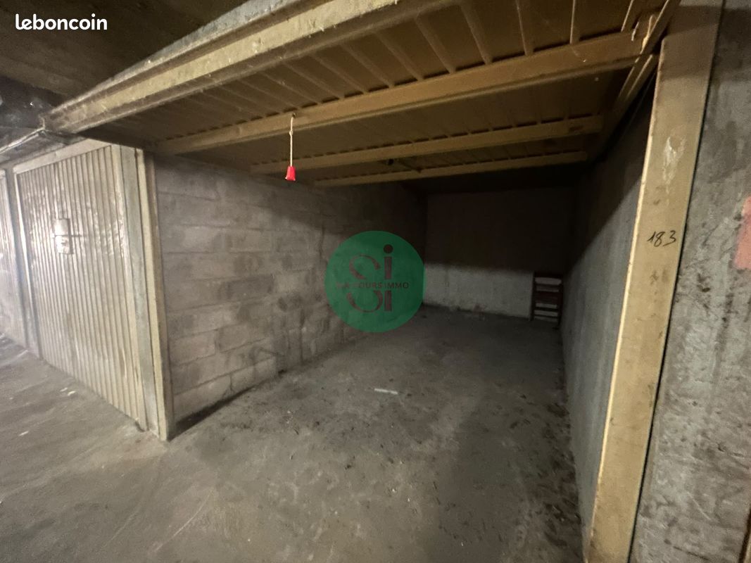 Parking 13 m² · à Six-Fours-les-Plages · 13 m² · 100 €/mois
