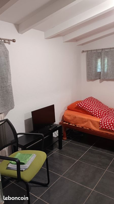 Appartement 1 pièce 13 m² · à Simiane-Collongue · 12,5 m² · 430 €/mois