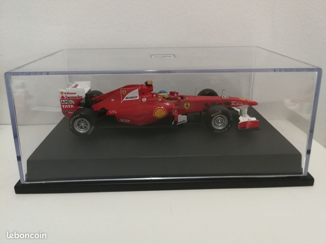 Alonso 2011 Ferrari 150 hot wheels 1/43 F1 Miniature Formule 1 (image 3)