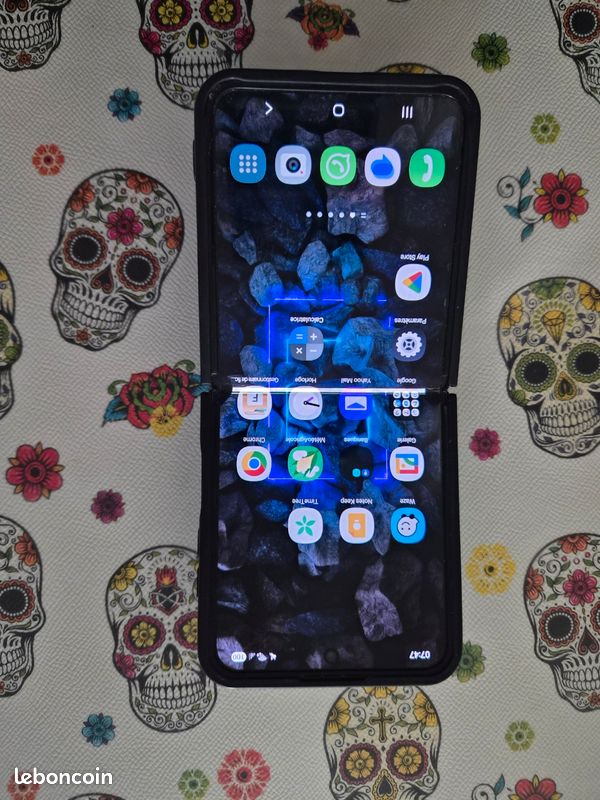 Samsung Galaxy Flip 4 (image 1)