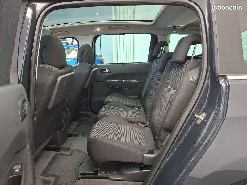 Peugeot 5008 1.6 hdi 112 ch Boite Auto Allure 7 places / GPS / toit pano / Radar AV et AR / (image 19)