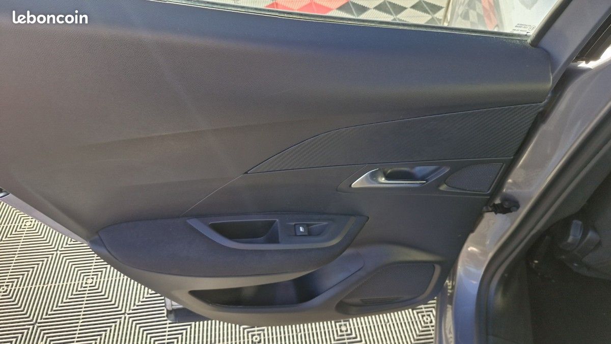 Peugeot 2008 PURETECH 100 ACTIVE PACK (image 21)