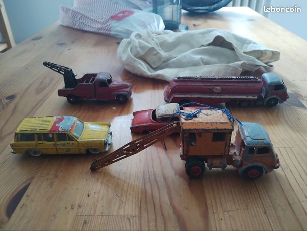 Militaires Français Camion Renault 1000 Kgs R2087 Croix Rouge 1/43èm DIREKT IXO