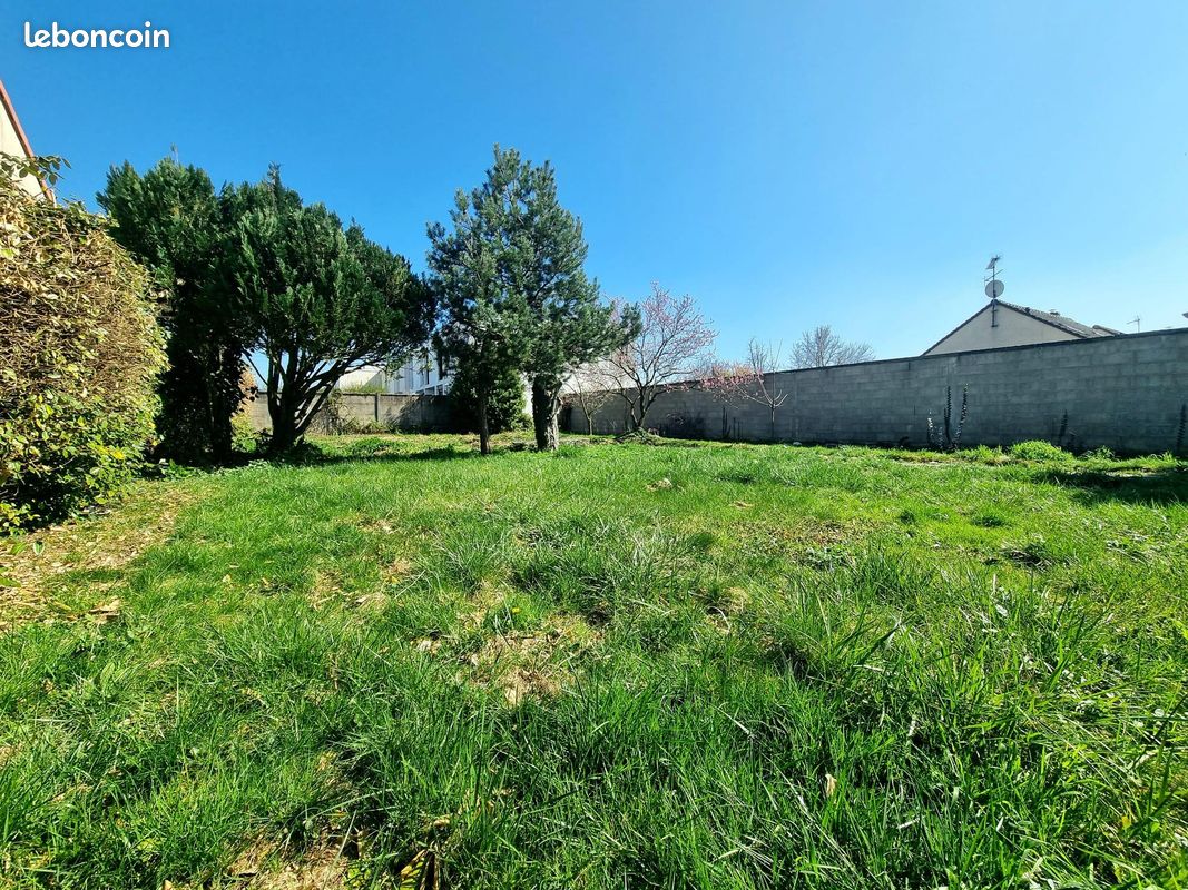 Terrain 400 m² · à Saint-Pierre-lès-Nemours · 400 m² · 79 000 €