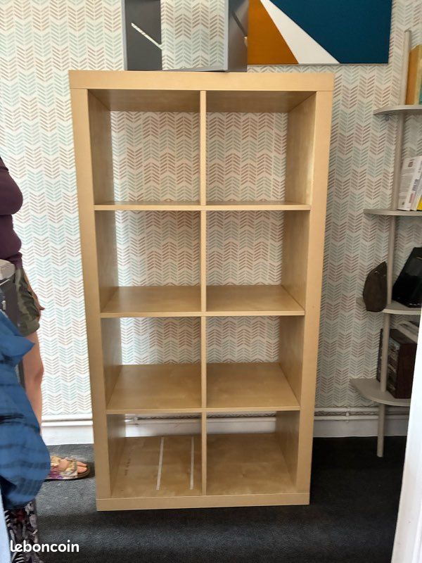 Armoire 8cases en bon état 150 x 95 (image 1)