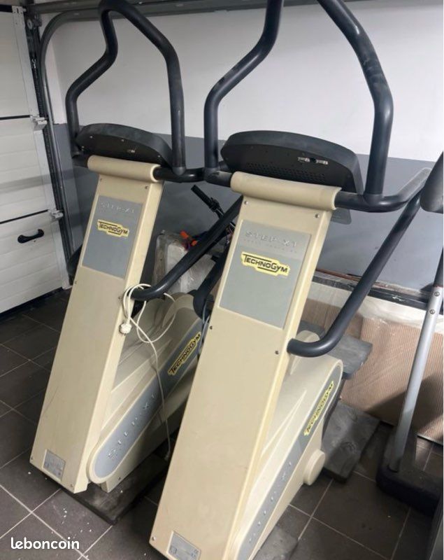 Stepper Velo Appareil musculation stepper vélo elliptique Technogym freerunner ...