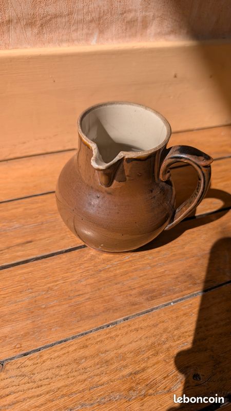 Petit pichet en terre cuite laquée (image 1)