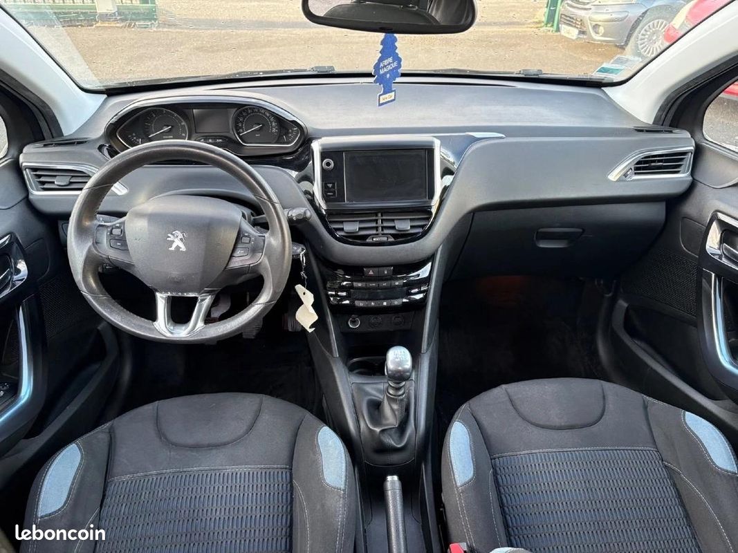 Peugeot 208 GENERATION-I 1.6 E-HDI 115 ALLURE (image 10)
