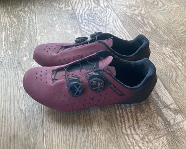 Chaussures De Cyclisme Northwave - Noir/rouge - Taille EU 45 (UK 11) - Homme - Neuves (défaut Emballage)