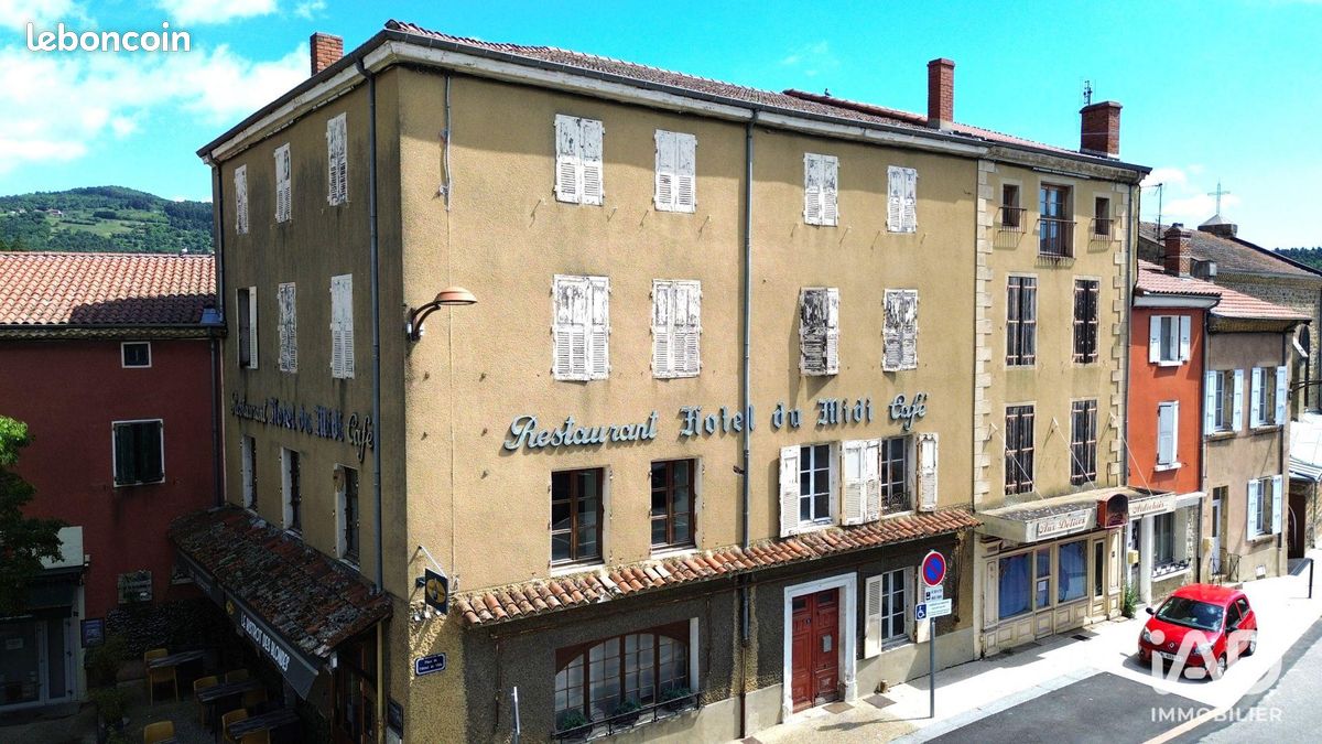 Maison 11 pièces 470 m² · à Saint-Félicien · 470 m² · 219 000 €