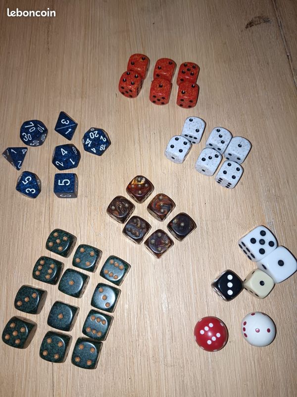 Lot divers dés, boite de rangement et piste à dés (image 4)