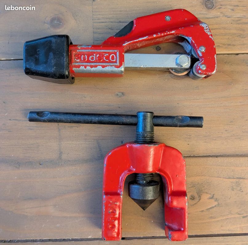 Outil d'évasement de tuyaux et coupe tube (image 1)