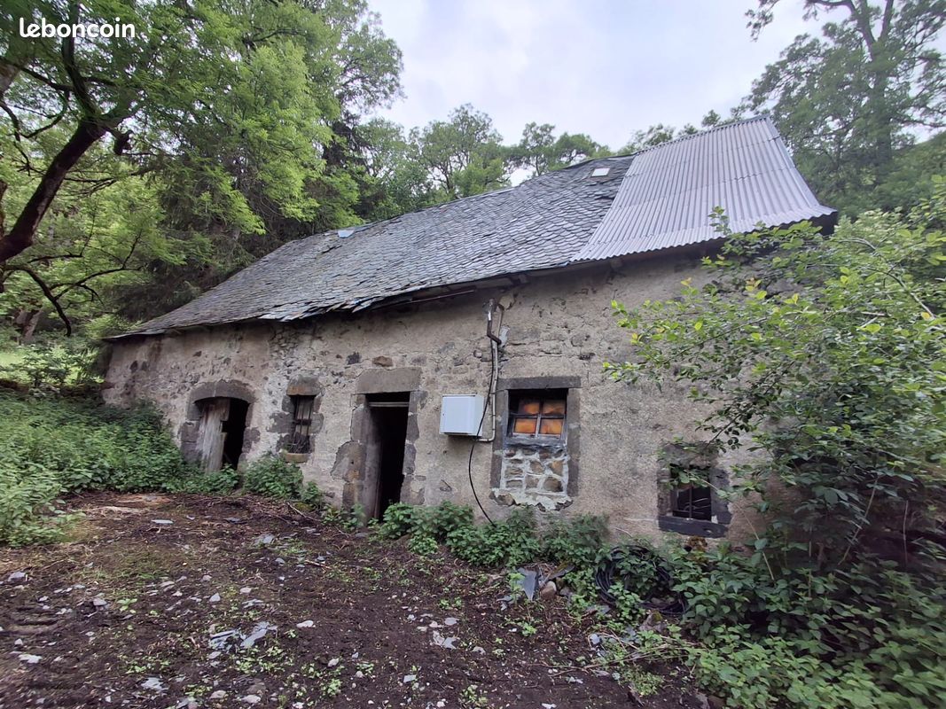 Maison 2 pièces 200 m² · à Cheylade · 200 m² · 37 000 €