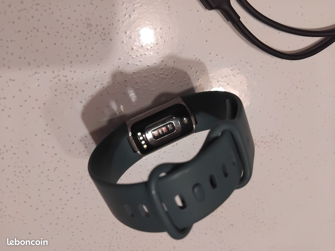 Montre google fitbit garge 5 (image 3)