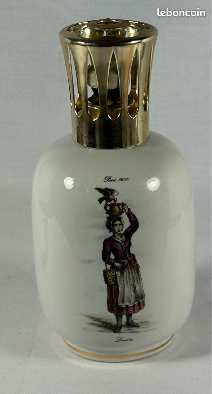 Lampe berger porcelaine de Limoges signée Raynaud -jo