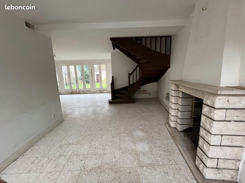 Maison 5 pièces 121 m² · à Saint-Amand-Montrond · 121 m² · 79 000 €