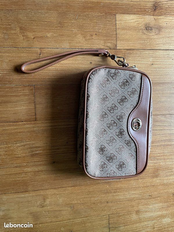 Pochette GUESS (image 1)
