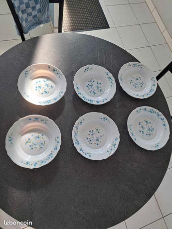 ARCOPAL Grand PLAT Creux motifs fleurs bleu myosotis Véronica