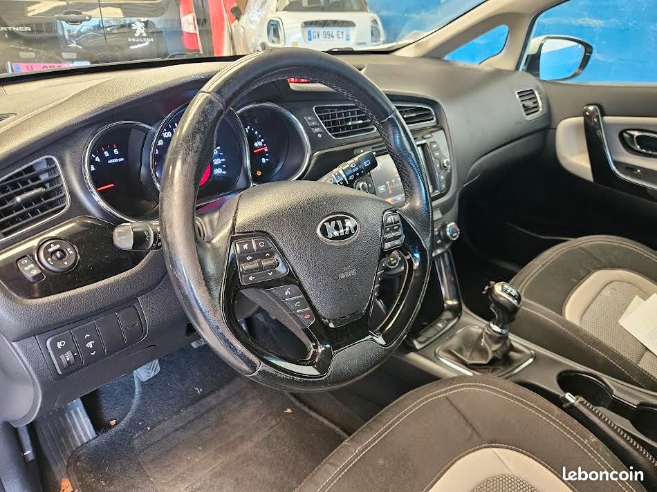 KIA CEED SW STYLE 1.6 CRDi 110 CH (image 2)