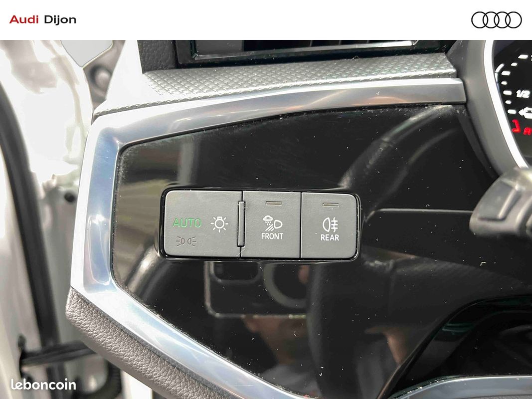 AUDI Q3 45 TFSIe 245 ch S tronic 6 S line (image 18)