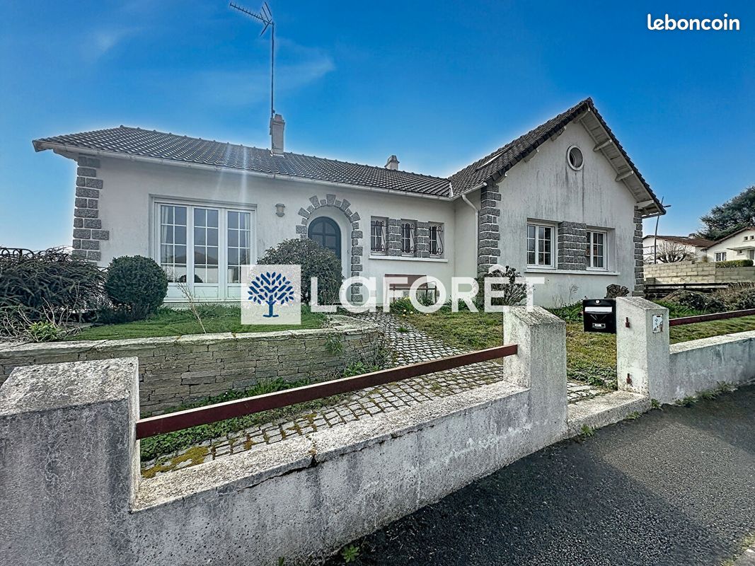Maison 9 pièces 185 m² · à Cerizay · 185 m² · 150 000 €