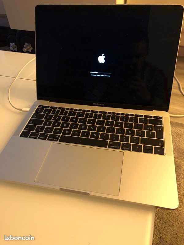 MacBook Pro (image 1)