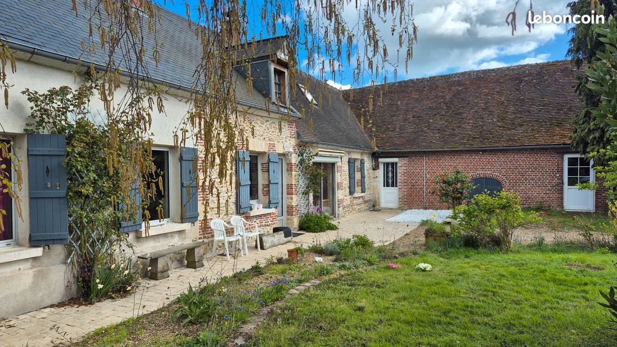 Maison 8 pièces 330 m² · à Abbecourt · 330 m² · 580 000 €