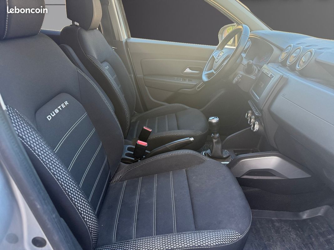 DACIA DUSTER dCi 115 4x4 Prestige excellent état gps attelage remorque caméra de recul garantie 12 mois (image 11)