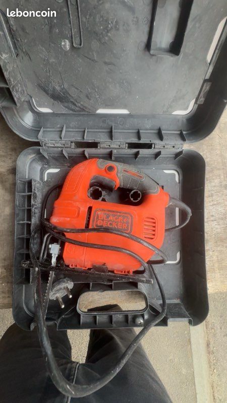 Scie sauteuse black + decker (image 1)