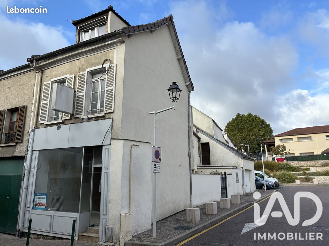 Immeuble 2 pièces 127 m² · à Chanteloup-les-Vignes · 127 m² · 185 000 €