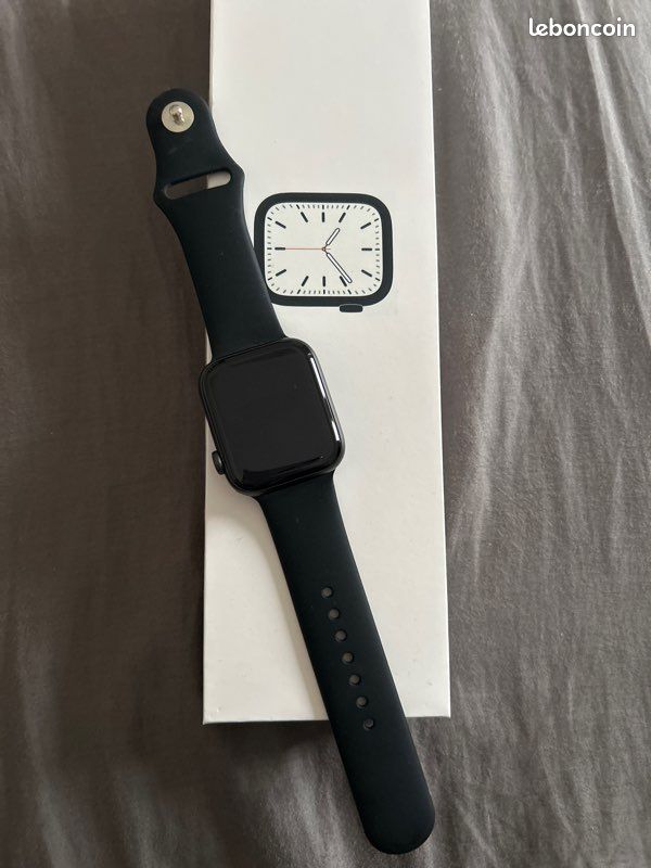 Apple Watch SE (image 1)