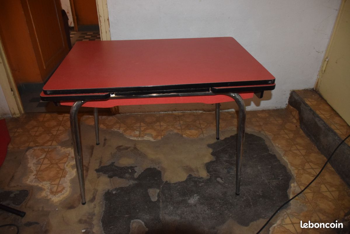 Table en formica rouge tbe (image 1)