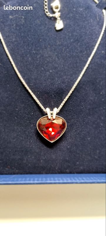 Collier pendentif cœur rouge ♥️ Swarovski Montres Bijoux
