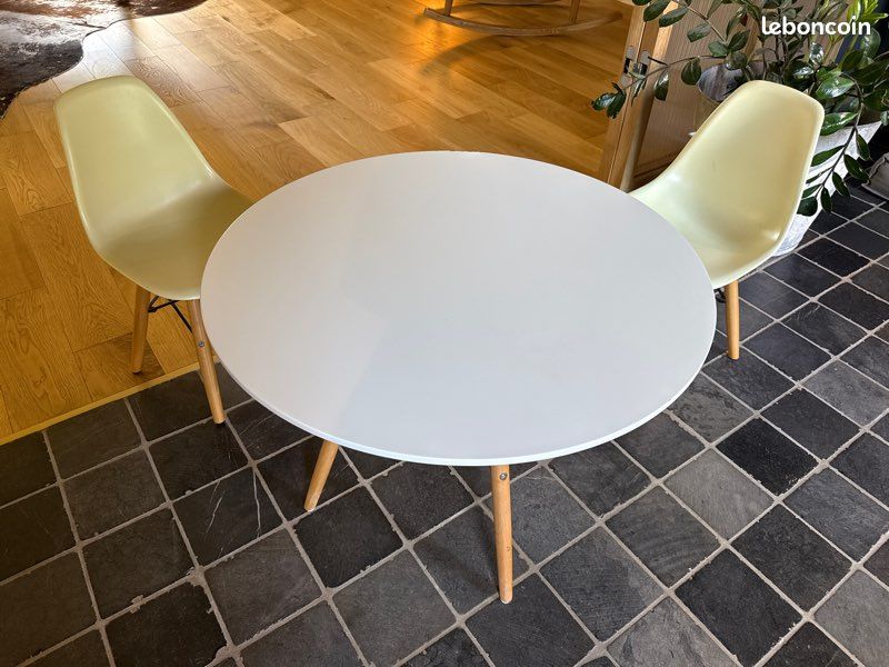 Table + 2 chaises enfants (image 1)
