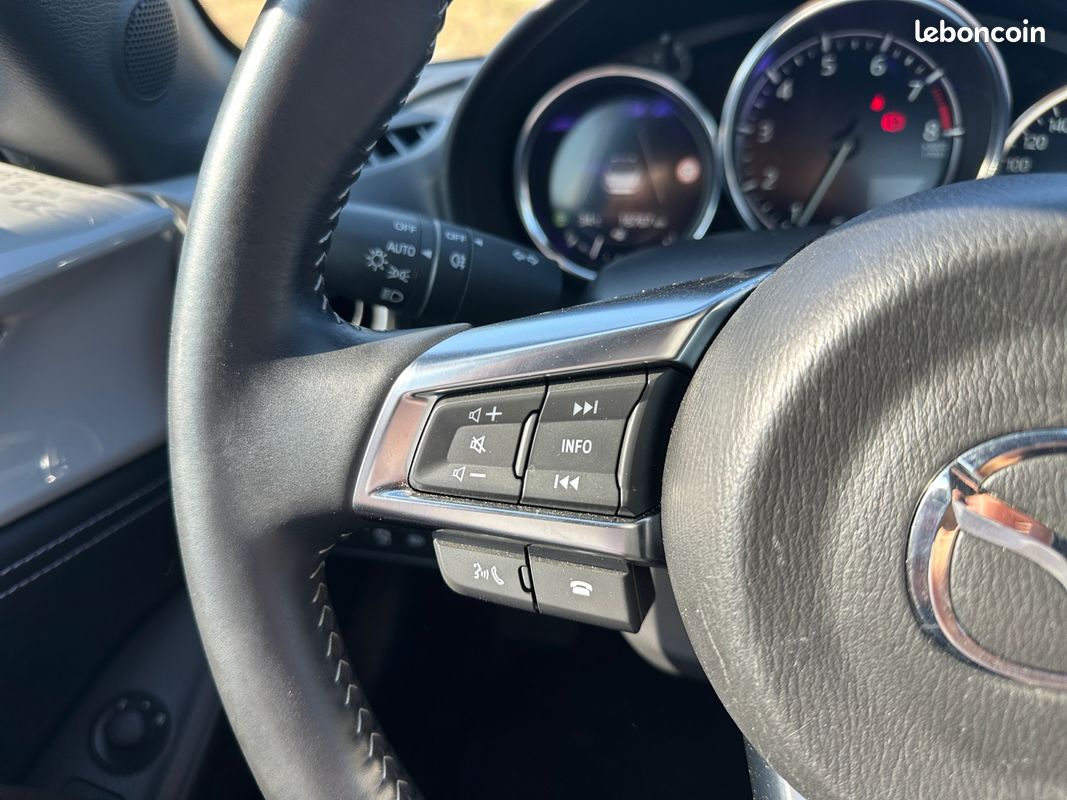 MAZDA MX-5 RF 2.0L SKYACTIV-G 184 ch Exclusive-Line (image 23)