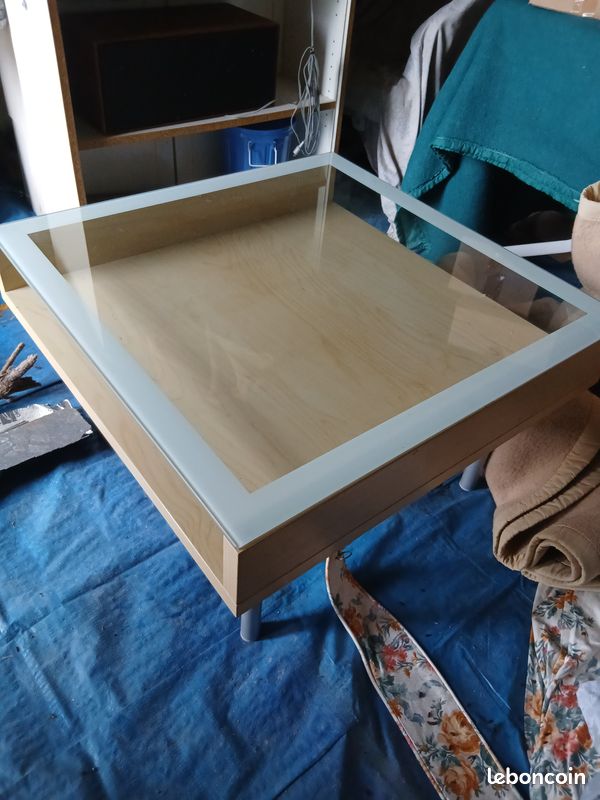 Table basse de salon avec vitrage ( modèle IKEA) (image 1)