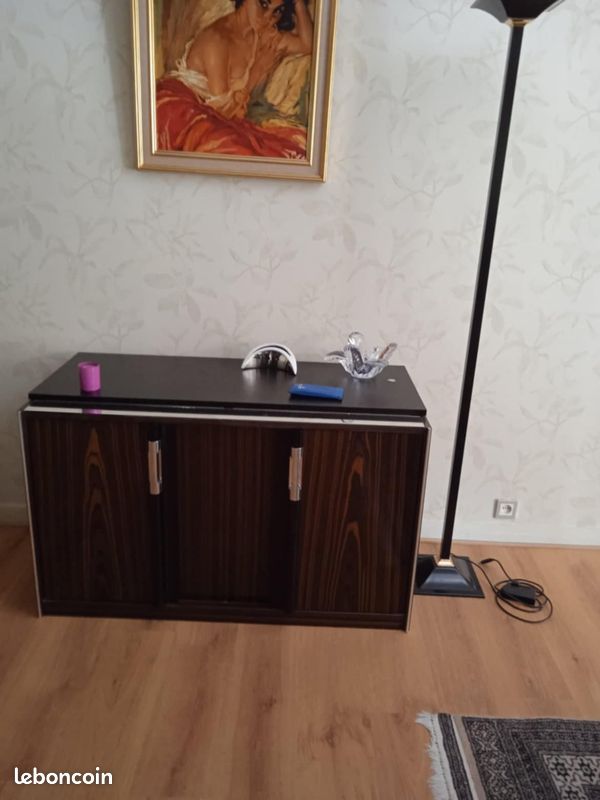 Living salon + bar (image 4)
