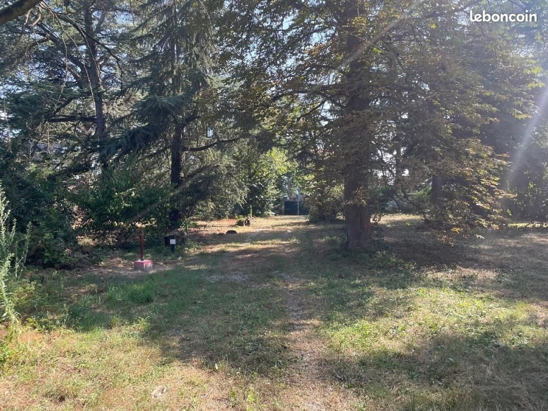Terrain 865 m² Veauche · 170 000 €