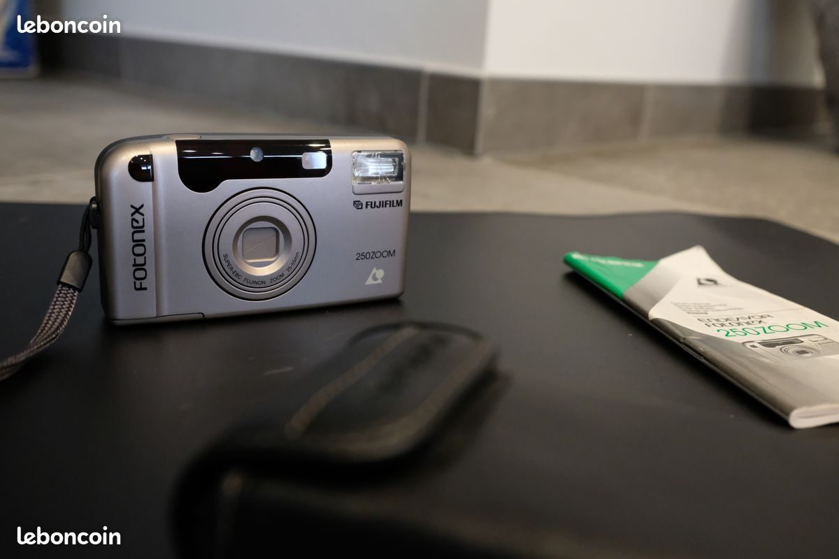 Appareil photos vintage Fujifilm Endeavor fotonex250 zoom COLMAR