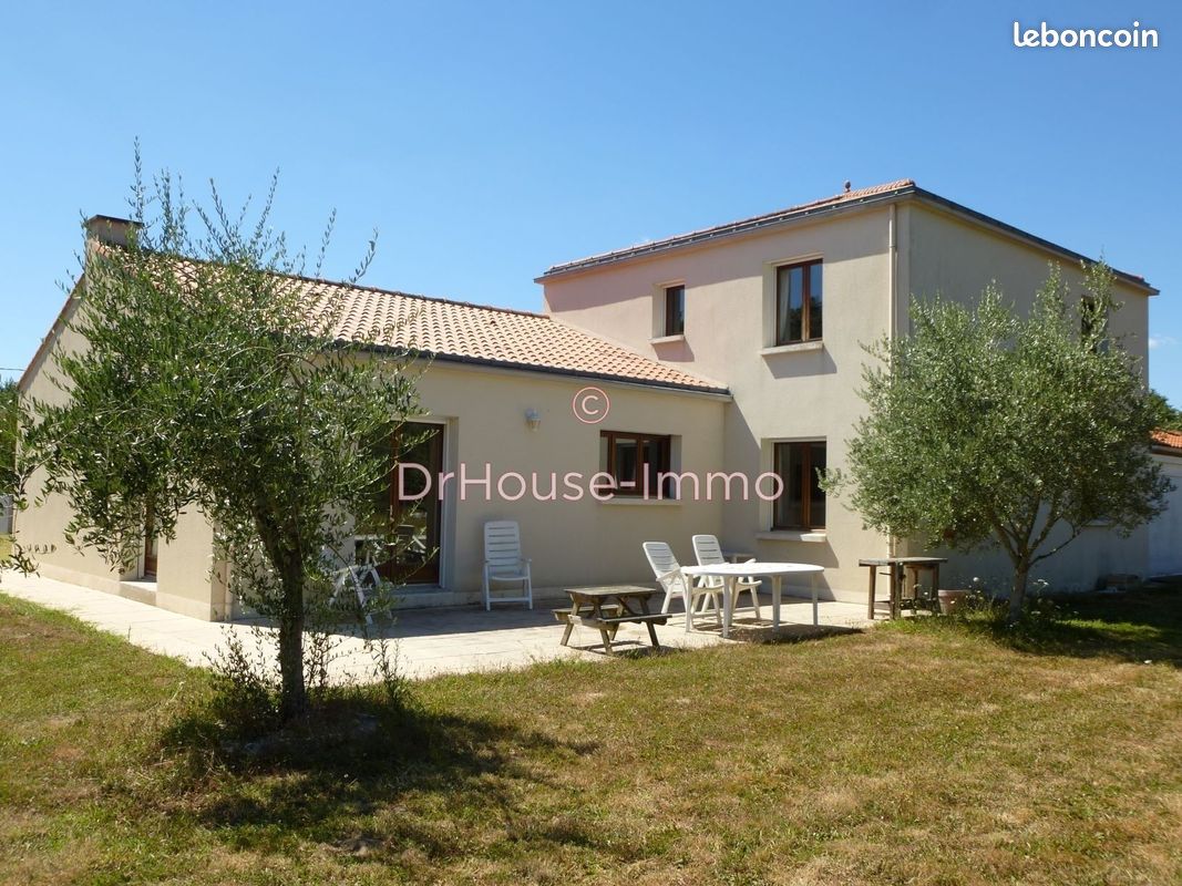 Maison 6 pièces 241 m² · à La Chevrolière · 241 m² · 449 900 €