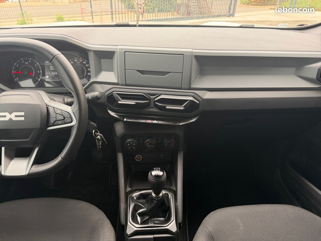 DACIA DUSTER ESSENTIAL 100 Ch 4X2 ESSENCE / GPL Radar AR Régulateur Feux automatiques Garantie 12 mois (image 12)